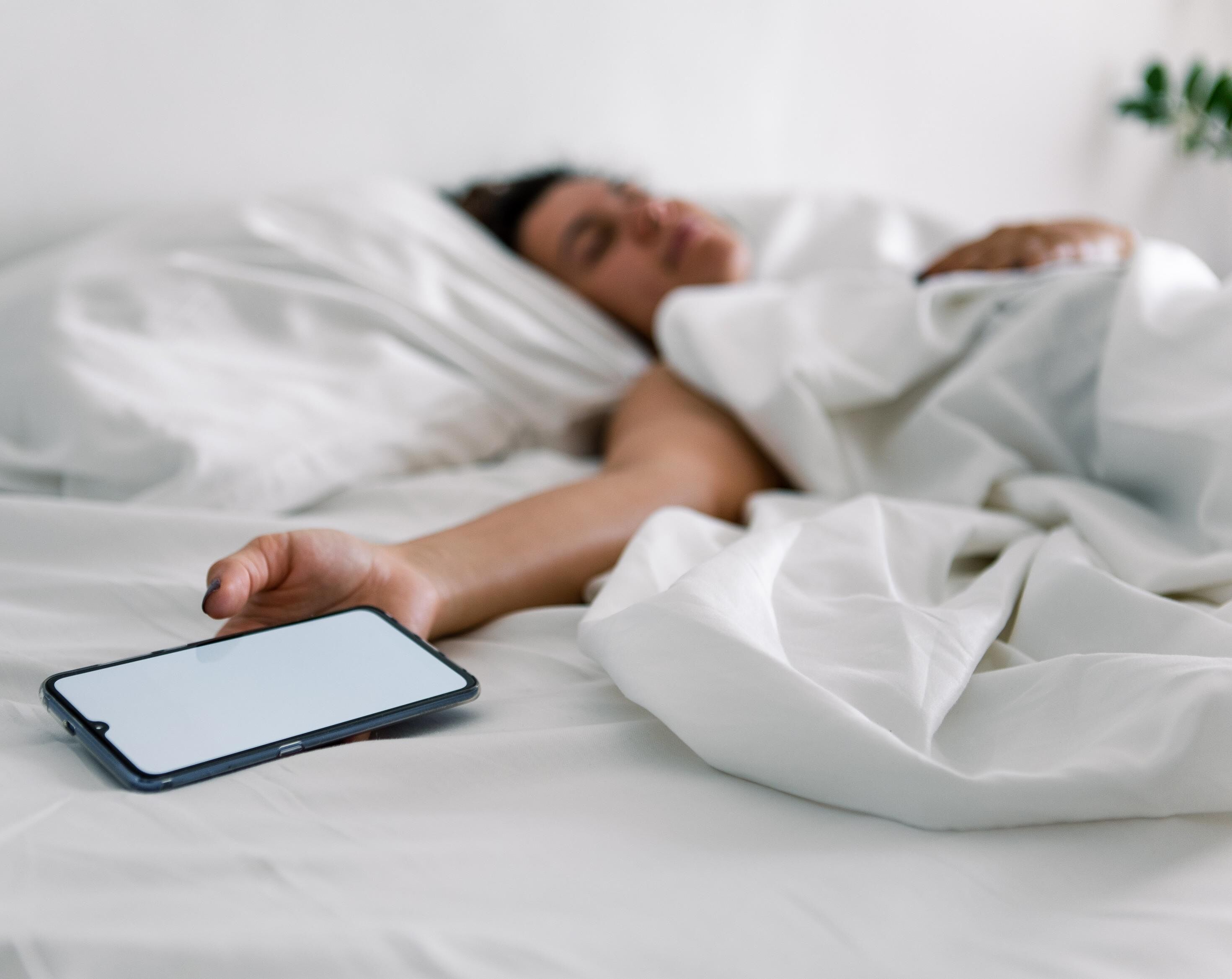 Как заснуть без снотворных? Советы сомнолога Алексея Малкова